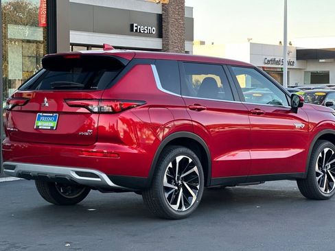 New 2025 Mitsubishi Outlander SE image 5