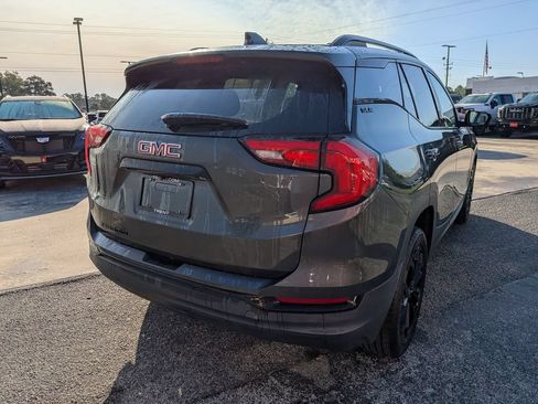 Used 2021 GMC Terrain SLE w/ Driver Convenience Package FWD image 4