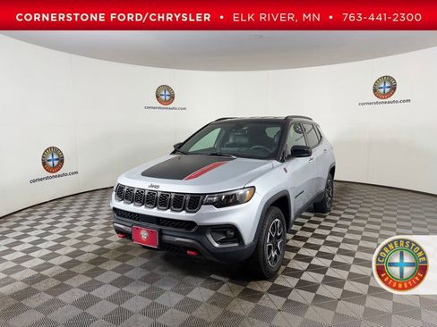 Used 2025 Jeep Compass Trailhawk AWD/4WD image 1