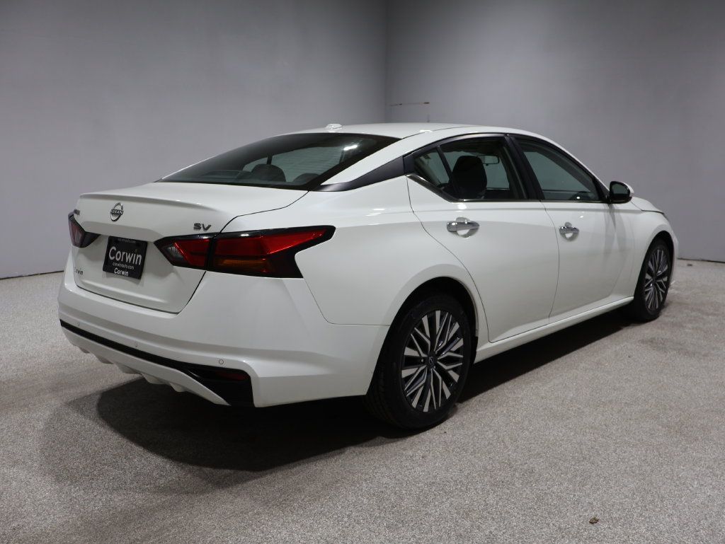 Used 2023 Nissan Altima 2.5 SV FWD image 2