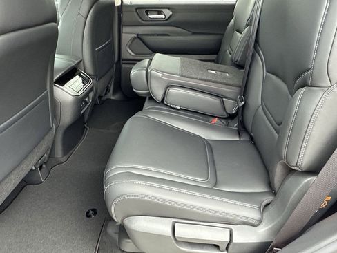 New 2026 Nissan Armada SV image 18