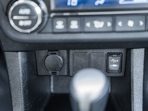 Used 2015 Toyota Corolla LE image 21