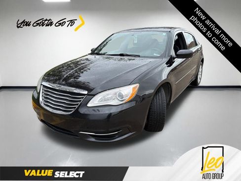 Used 2014 Chrysler 200 Touring FWD image 1