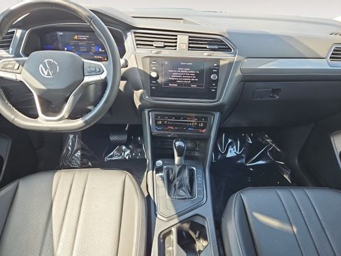 Used 2022 Volkswagen Tiguan SE FWD image 11