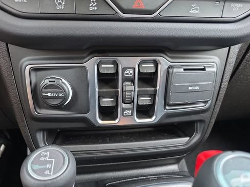 Used 2025 Jeep Gladiator Sport AWD/4WD image 23