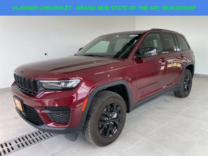 Used 2025 Jeep Grand Cherokee Altitude