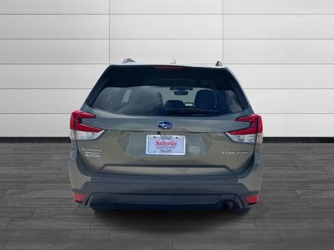 Used 2020 Subaru Forester Premium image 4