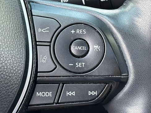 Used 2022 Toyota RAV4 XLE Premium AWD/4WD image 21