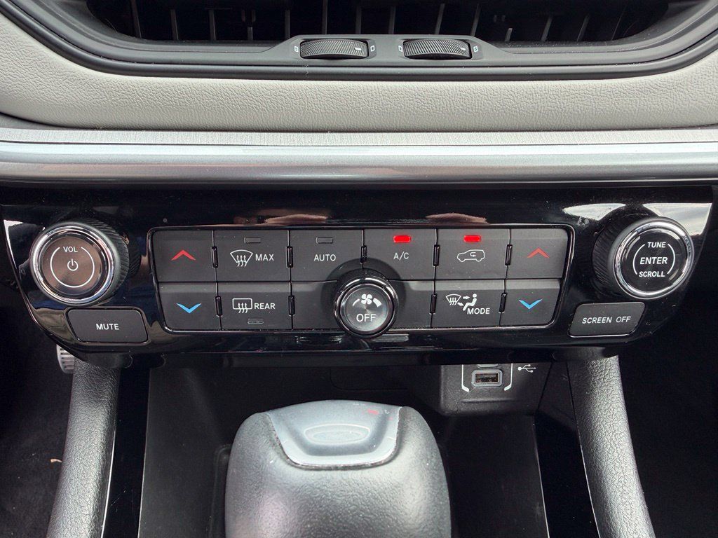 Used 2025 Jeep Compass Limited AWD/4WD image 8