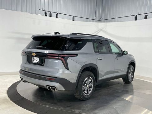 Used 2025 Chevrolet Traverse LT w/ LPO, Floor Liner Package AWD/4WD image 11