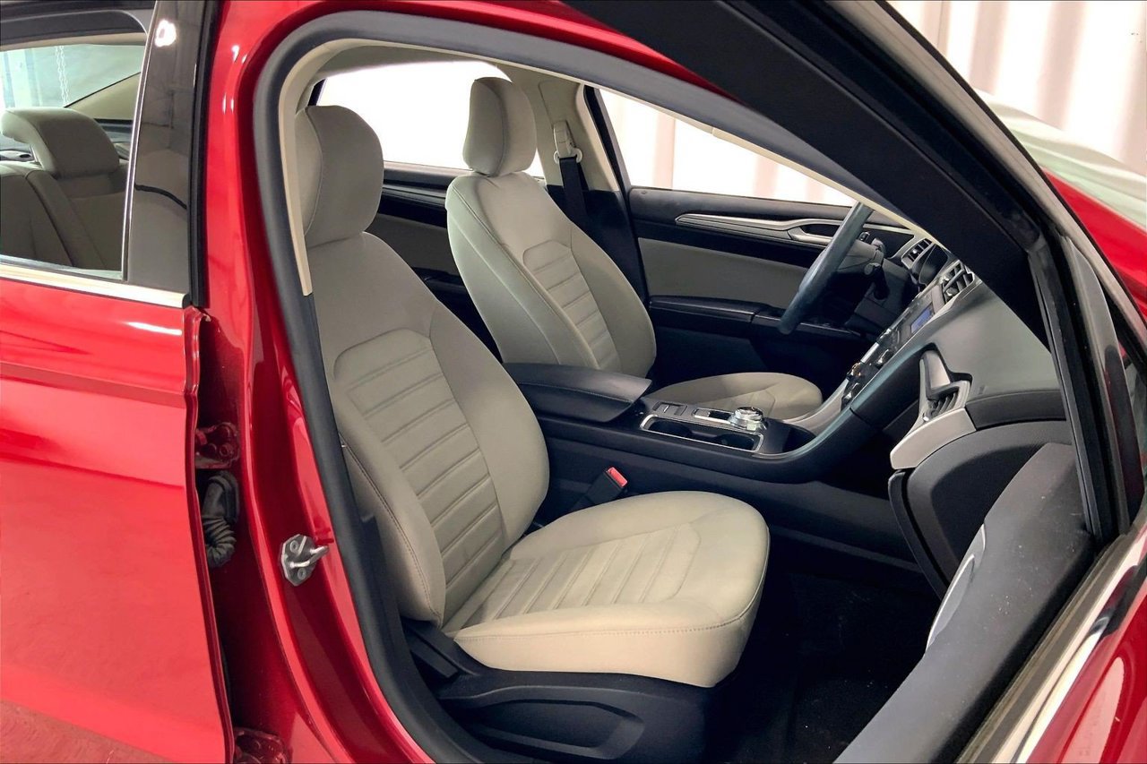 Used 2020 Ford Fusion S FWD image 16