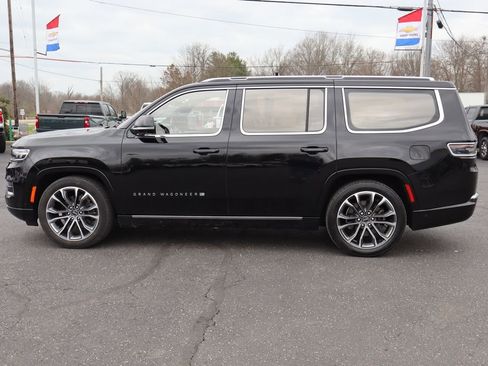 Used 2022 Jeep Grand Wagoneer Series III w/ Rear Seat Video Group 1 AWD/4WD image 44