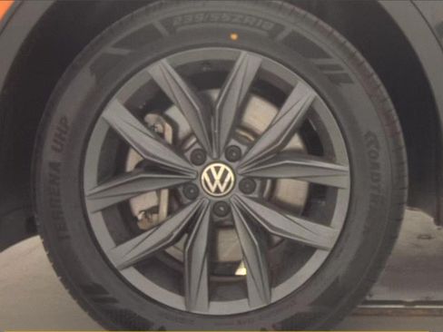 Used 2023 Volkswagen Tiguan SE FWD image 7