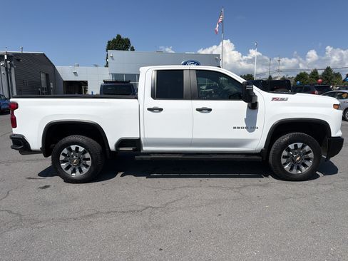 Used 2024 Chevrolet Silverado 2500 Custom w/ Custom Value Package AWD/4WD image 2