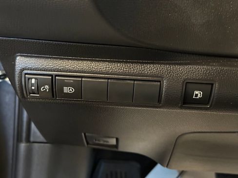 Used 2026 Toyota Corolla LE w/ LE Premium Package FWD image 18