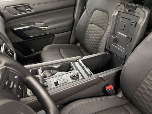 Certified 2025 Nissan Pathfinder S image 22