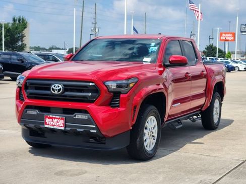 Certified 2025 Toyota Tacoma SR5 AWD/4WD image 3