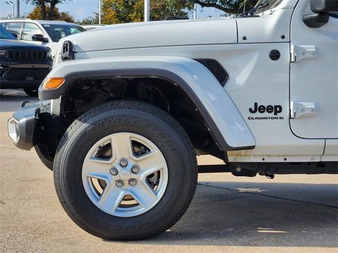 Certified 2023 Jeep Gladiator Sport image 9