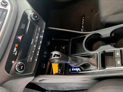Used 2018 Hyundai Tucson Sport image 18