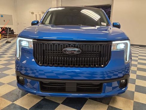 Used 2025 Ford Maverick Lobo image 2