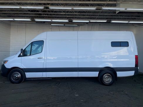 Used 2022 Mercedes-Benz Sprinter 3500 image 2