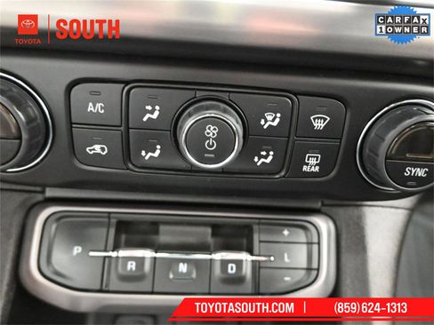 Used 2022 GMC Acadia AT4 w/ Technology Package image 17