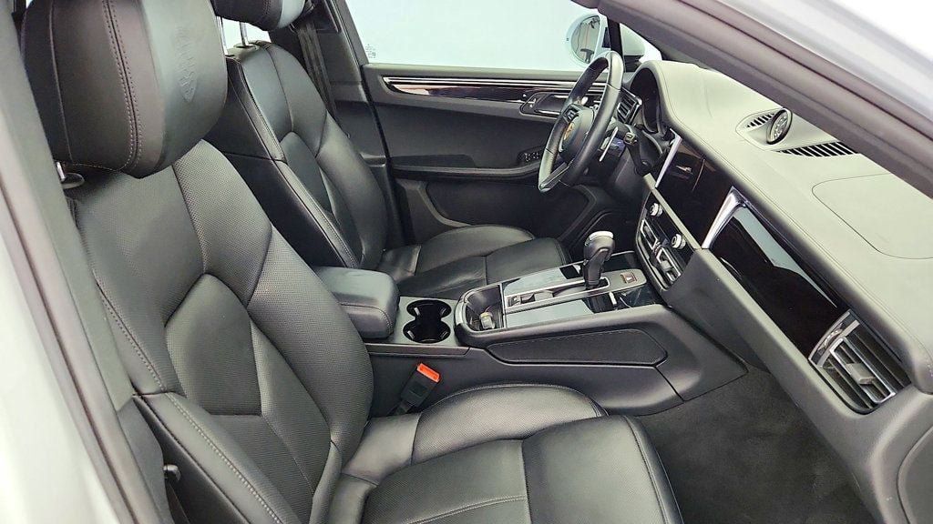 Used 2024 Porsche Macan Turbo w/ Premium Plus Package AWD/4WD image 24
