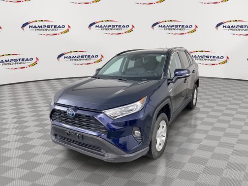 Used 2021 Toyota RAV4 XLE w/ Convenience Package AWD/4WD image 1