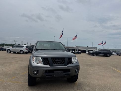 Certified 2020 Nissan Frontier SV w/ Midnight Edition Floor Mats RWD image 4