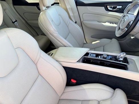 Used 2018 Volvo XC60 T8 Inscription image 30