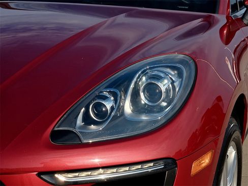 Used 2015 Porsche Macan S image 3