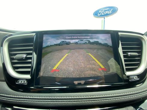 Used 2025 Chrysler Pacifica Select FWD image 33