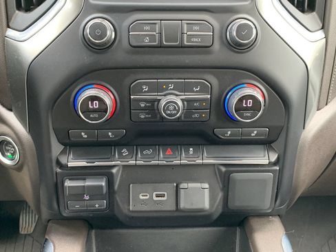 Used 2021 Chevrolet Silverado 2500 LT w/ Convenience Package AWD/4WD image 16
