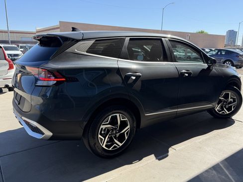 Used 2024 Kia Sportage LX image 4