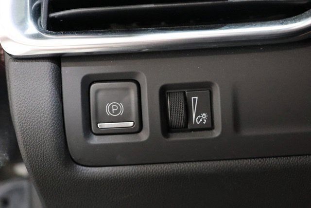 Used 2023 Cadillac XT4 Premium Luxury w/ Driver Assist Package AWD/4WD image 19