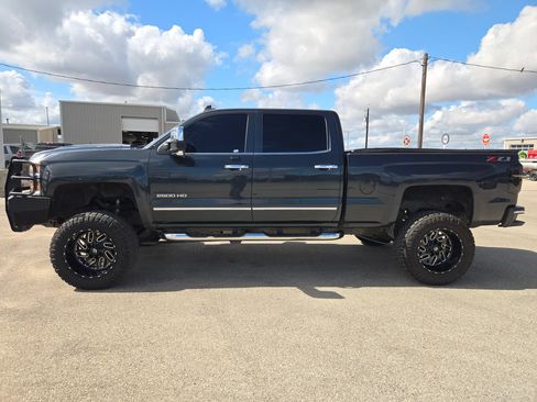 Used 2018 Chevrolet Silverado 2500 LTZ w/ Duramax Plus Package AWD/4WD image 6