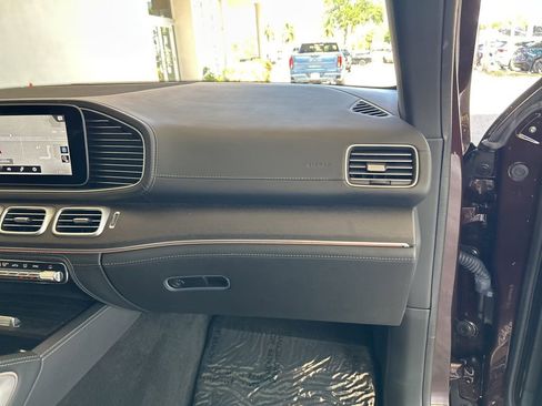 Used 2023 Mercedes-Benz Maybach GLS 600 4MATIC image 31