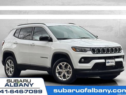 Used 2024 Jeep Compass Latitude AWD/4WD image 1