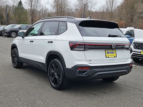 New 2026 Volkswagen Taos SE image 6