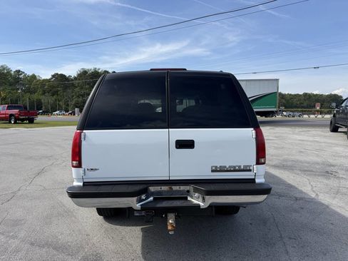 Used 1999 Chevrolet Suburban 2500 w/ Preferred Equipment Group 2 image 4