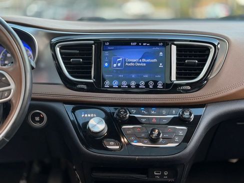 Used 2017 Chrysler Pacifica Limited w/ Advanced Safetytec Group image 53