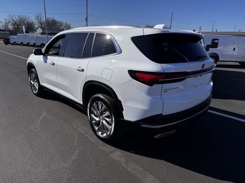 Used 2025 Buick Enclave Preferred image 4