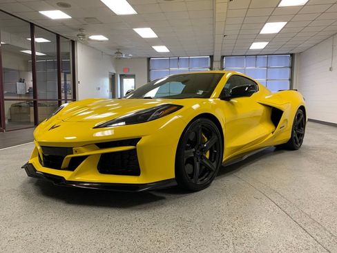 Used 2025 Chevrolet Corvette E-Ray AWD/4WD image 5
