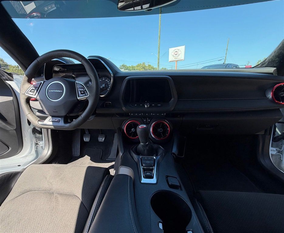 Used 2020 Chevrolet Camaro SS RWD image 18