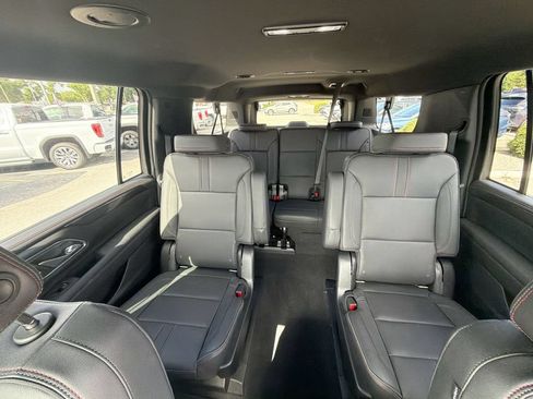 Used 2022 Chevrolet Suburban RST w/ Luxury Package AWD/4WD image 27