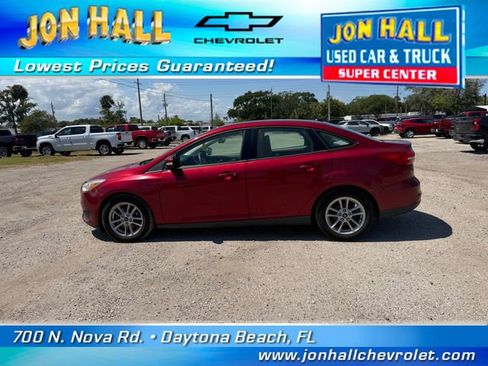 Used 2017 Ford Focus SE FWD image 5