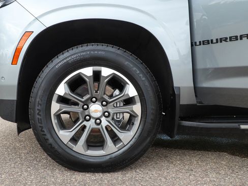 Used 2025 Chevrolet Suburban LT w/ Comfort Package AWD/4WD image 31