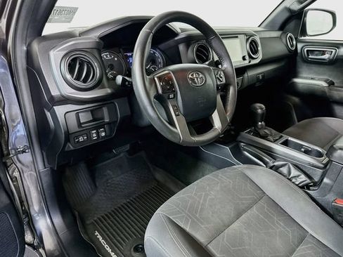Used 2017 Toyota Tacoma TRD Sport w/ Tow Package (A/T) AWD/4WD image 11