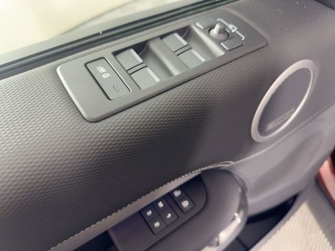 New 2026 Land Rover Discovery Limited Edition image 14