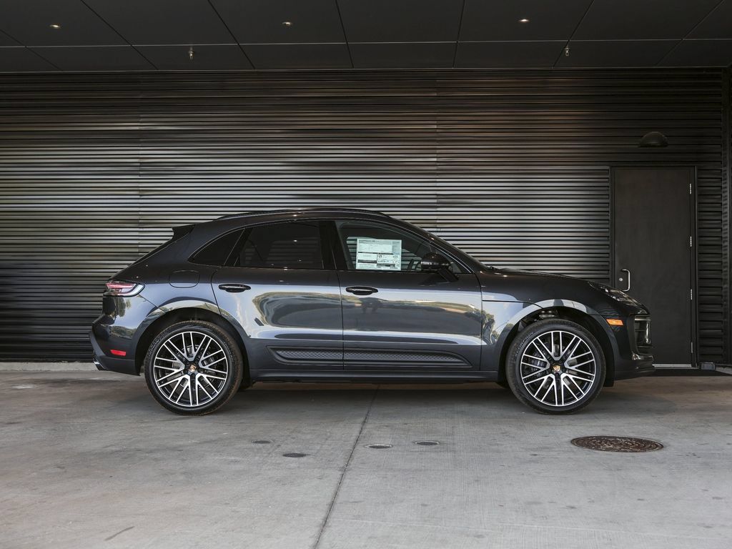 Certified 2026 Porsche Macan AWD/4WD image 8